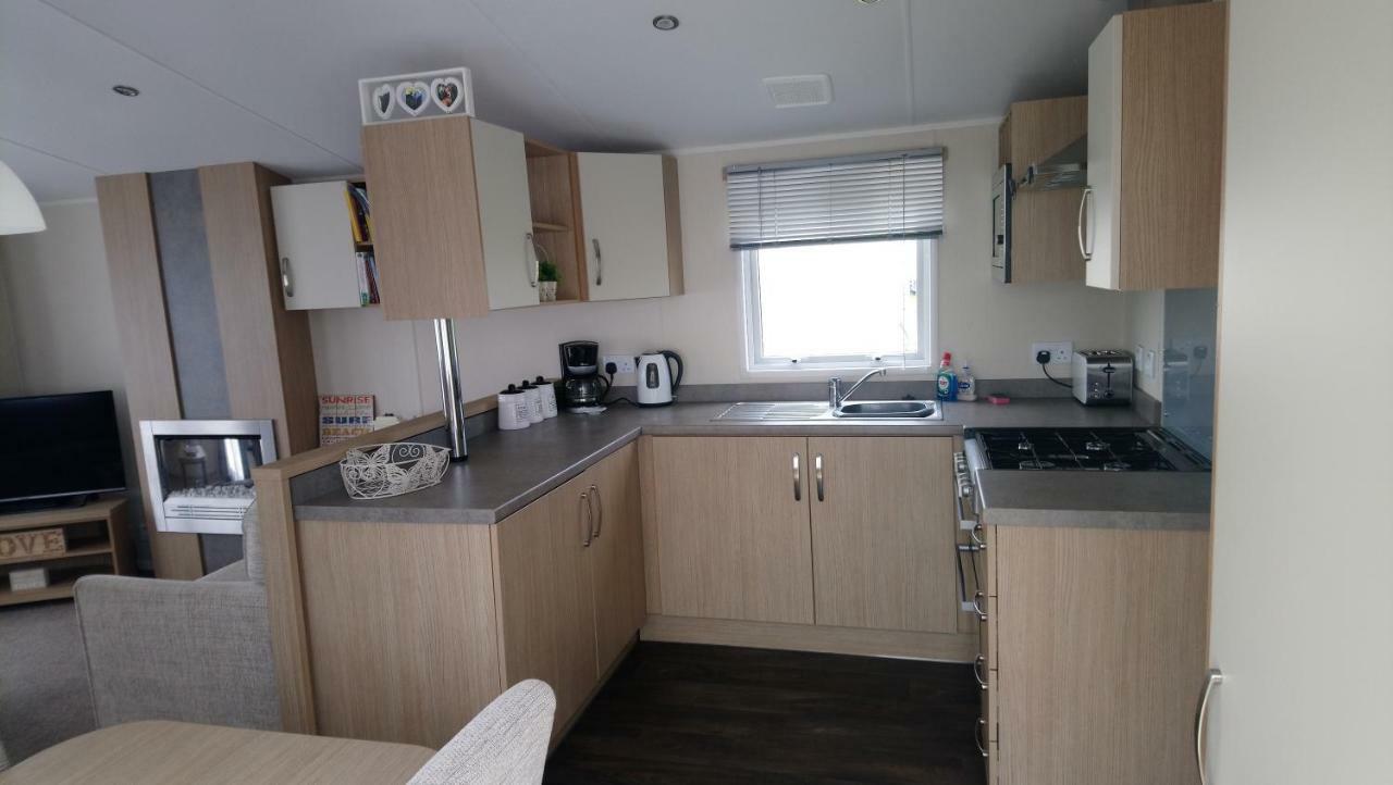 Bude Caravan Caromax - Families And Couples Only Exteriér fotografie